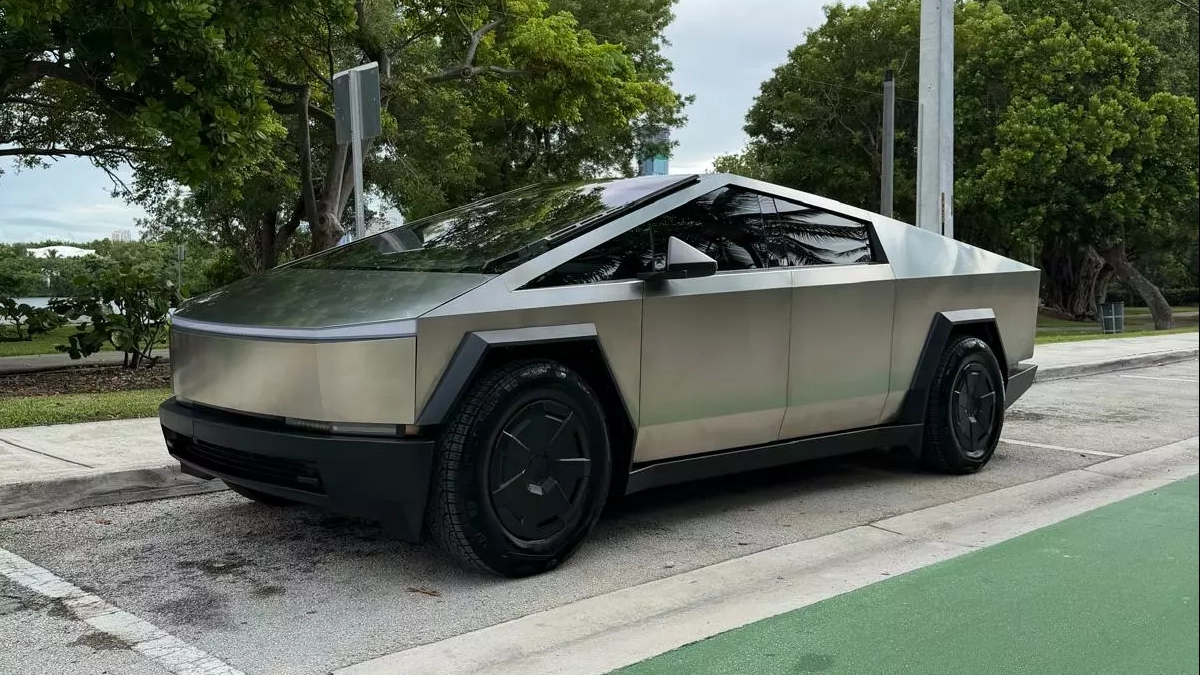 2026 Tesla Cybertruck Cyberbeast, photo 4 of 10